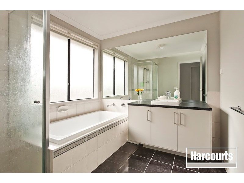 15 Melington Drive, Lyndhurst VIC 3975