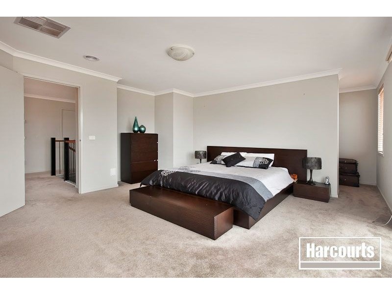 15 Melington Drive, Lyndhurst VIC 3975