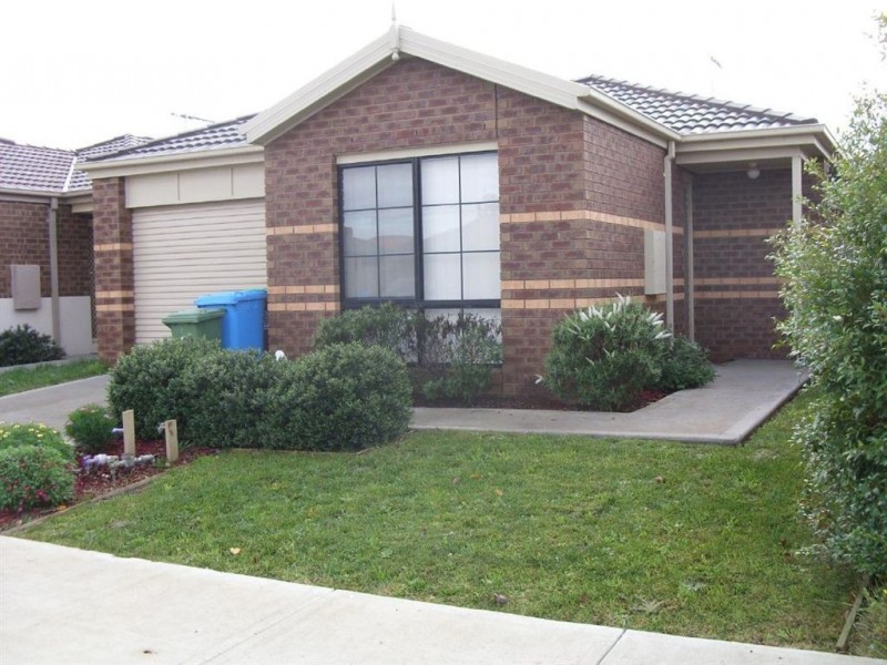 6 Mossman Drive, Cranbourne East VIC 3977