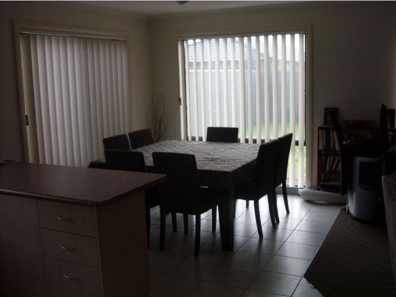 6 Mossman Drive, Cranbourne East VIC 3977