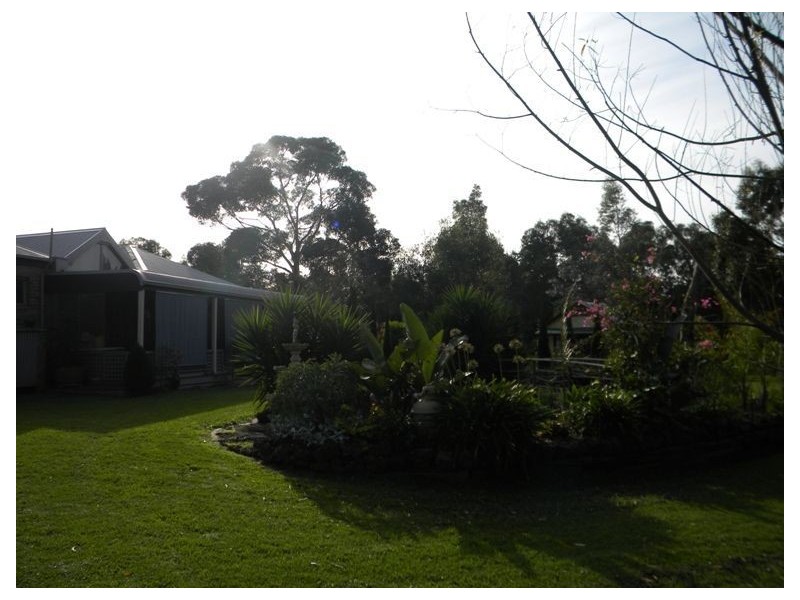 16 Currawong Grove, Cannons Creek VIC 3977