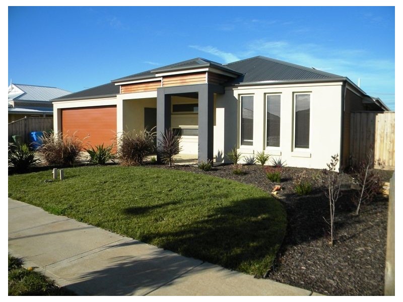 13 Ben Hall Street, Cranbourne East VIC 3977