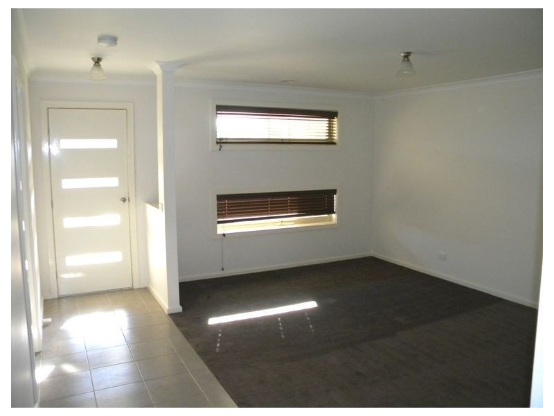 13 Ben Hall Street, Cranbourne East VIC 3977