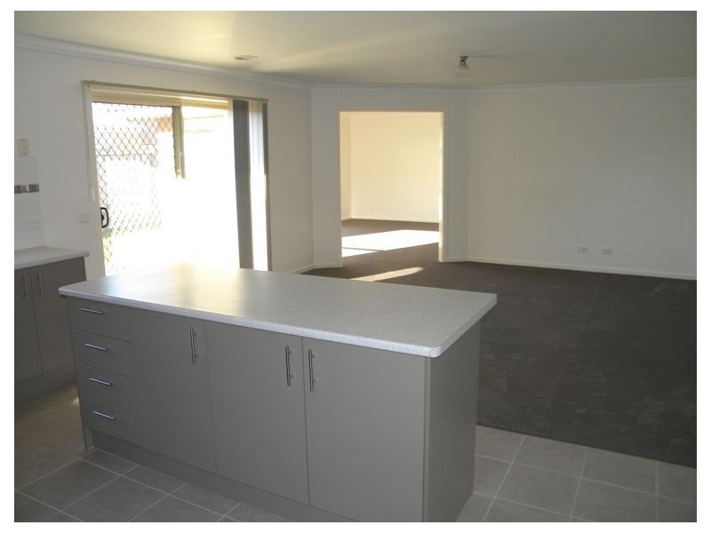 13 Ben Hall Street, Cranbourne East VIC 3977