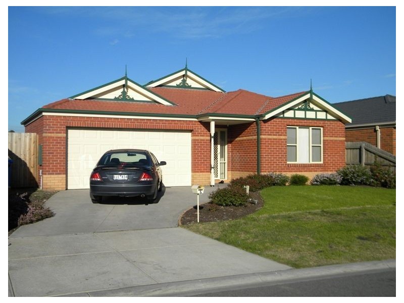 5 St Mellion Court, Cranbourne VIC 3977