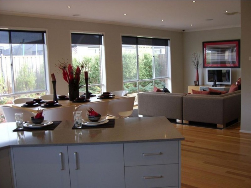 24 Baddeley Circuit, Cranbourne North VIC 3977