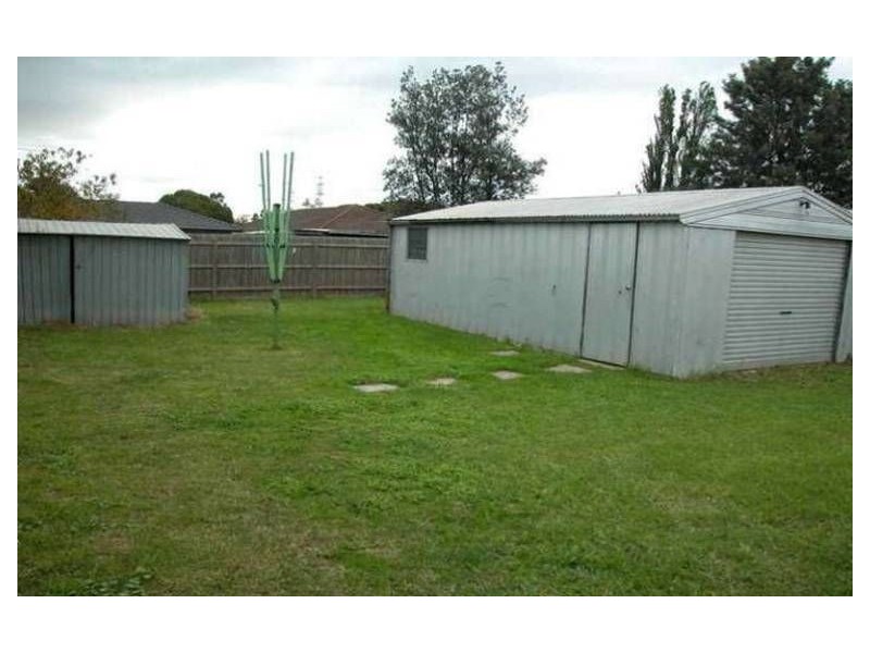 9 David Avenue, Cranbourne VIC 3977