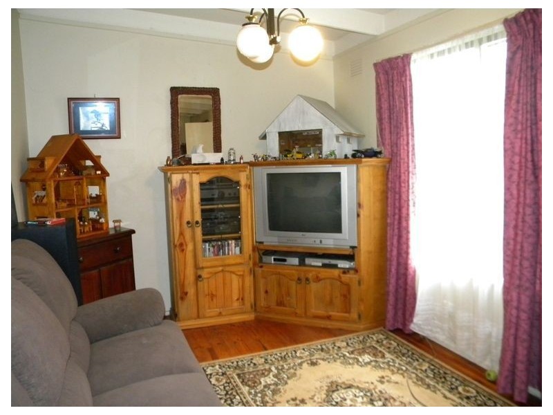 9 David Avenue, Cranbourne VIC 3977