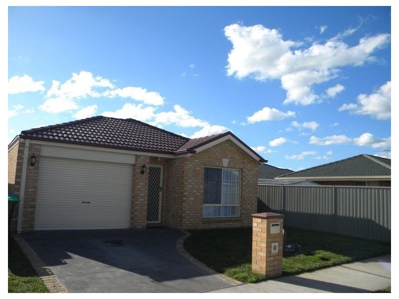 30 Mossman drive, Cranbourne VIC 3977