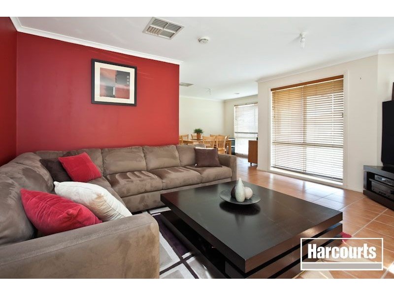 8 Naja Crescent, Hampton Park VIC 3976