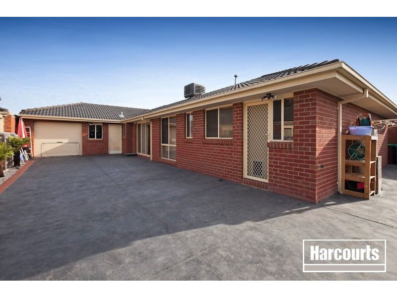 8 Naja Crescent, Hampton Park VIC 3976