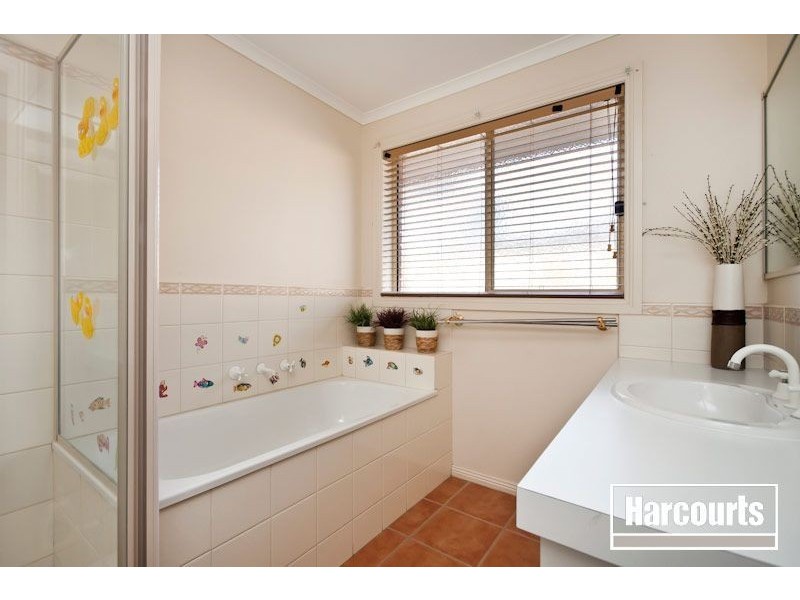 8 Naja Crescent, Hampton Park VIC 3976