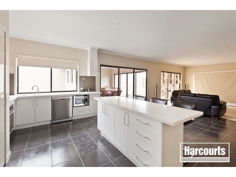 82 Settlers Run, Cranbourne South VIC 3977