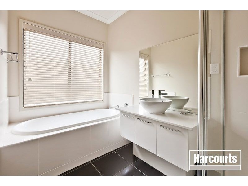 82 Settlers Run, Cranbourne South VIC 3977