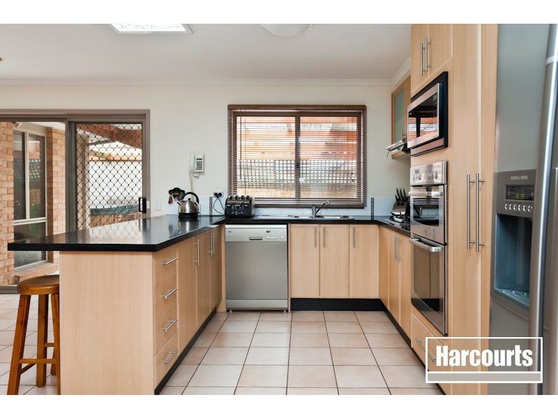 5 Henry Lawson Drive, Lynbrook VIC 3975