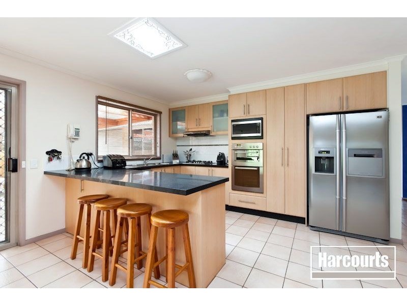 5 Henry Lawson Drive, Lynbrook VIC 3975
