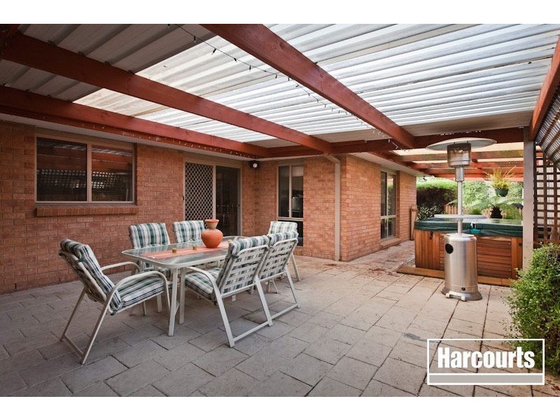 5 Henry Lawson Drive, Lynbrook VIC 3975
