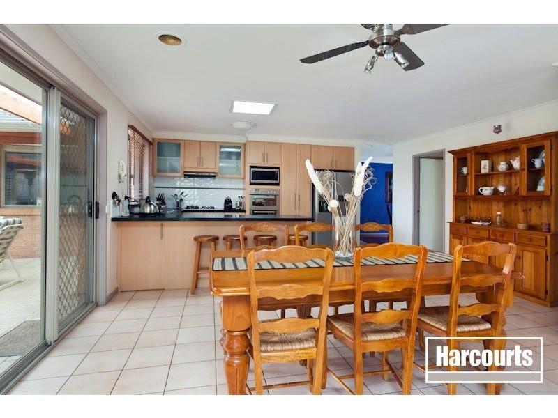 5 Henry Lawson Drive, Lynbrook VIC 3975