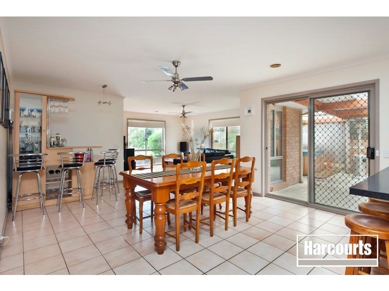 5 Henry Lawson Drive, Lynbrook VIC 3975