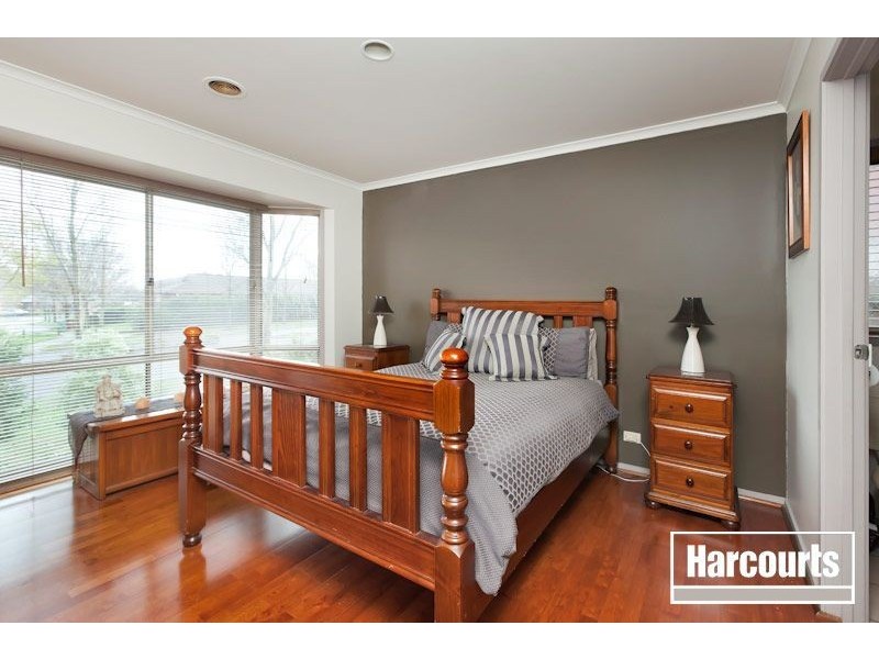 5 Henry Lawson Drive, Lynbrook VIC 3975