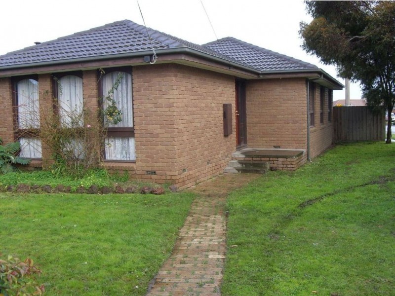 2 Camms Road, Cranbourne West VIC 3977