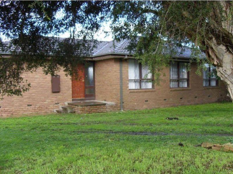 2 Camms Road, Cranbourne West VIC 3977