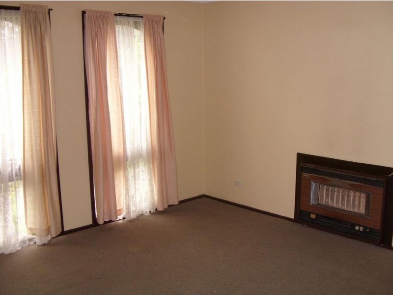 2 Camms Road, Cranbourne West VIC 3977