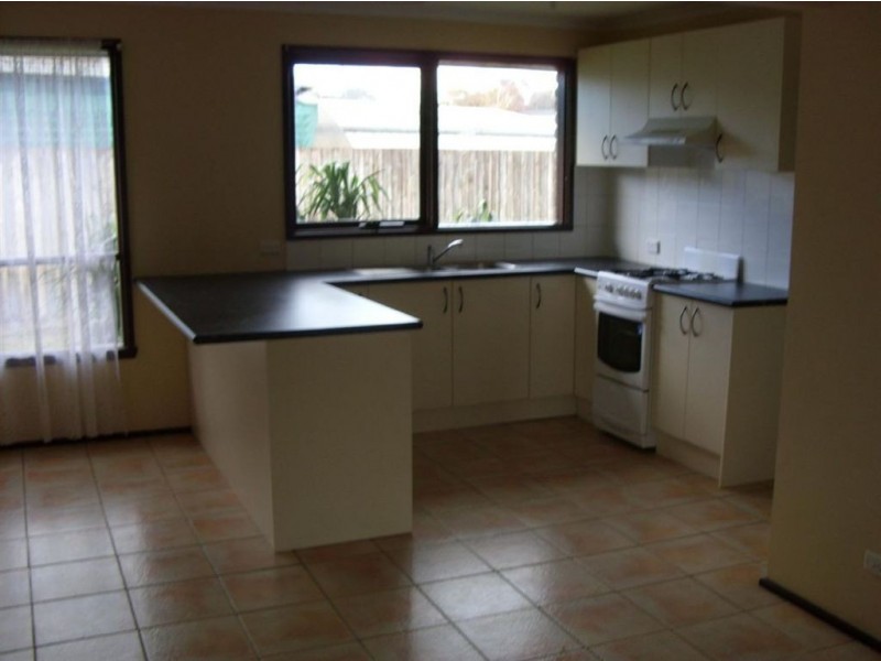 2 Camms Road, Cranbourne West VIC 3977