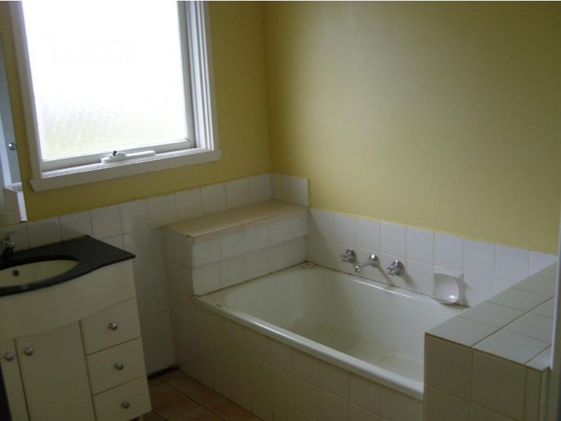 2 Camms Road, Cranbourne West VIC 3977