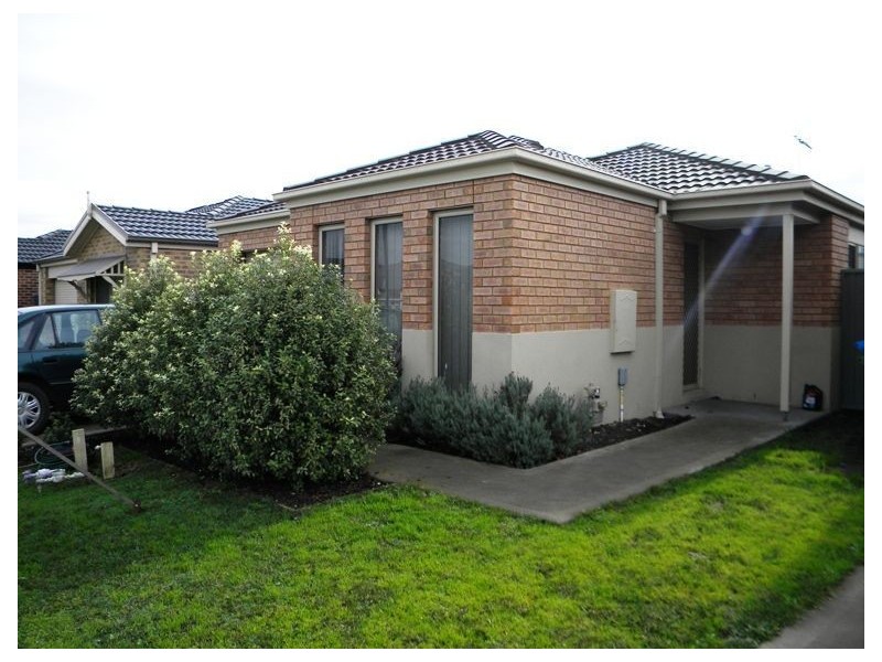 26 Mossman Drive, Cranbourne East VIC 3977
