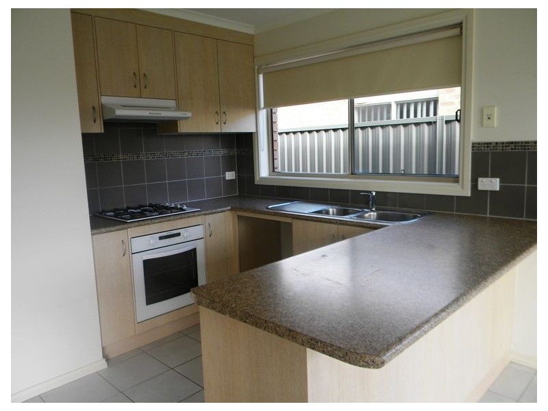 26 Mossman Drive, Cranbourne East VIC 3977