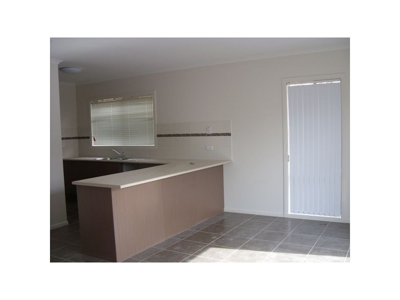 1 Aisbett Close, Lynbrook VIC 3975