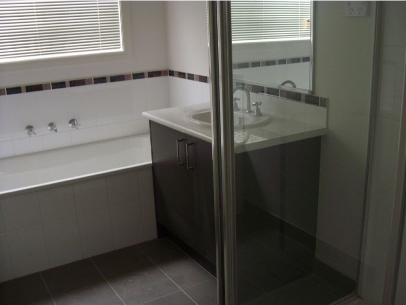 1 Aisbett Close, Lynbrook VIC 3975