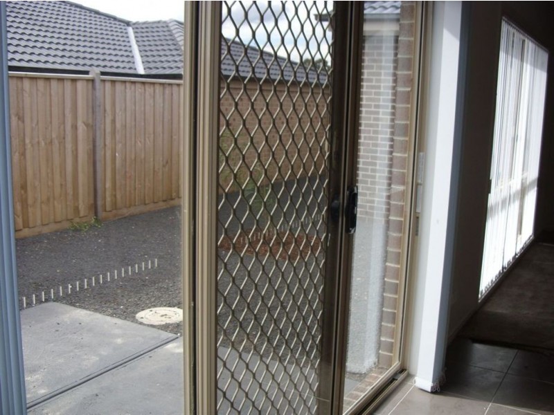 1 Aisbett Close, Lynbrook VIC 3975