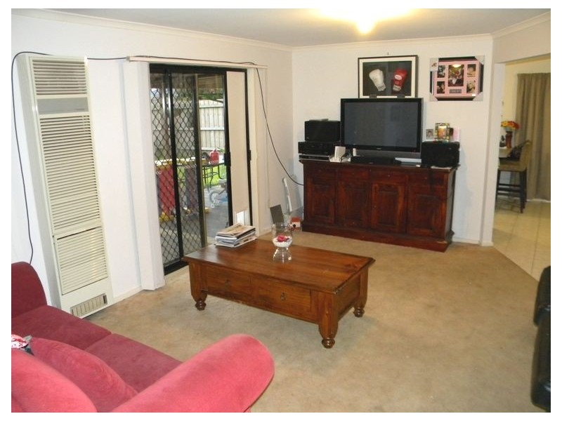 33 Josephine Avenue, Cranbourne North VIC 3977