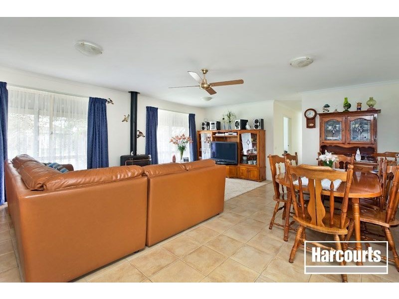 7 Andrea Crescent, Cranbourne VIC 3977