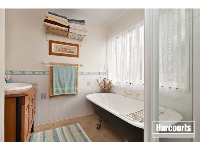 7 Andrea Crescent, Cranbourne VIC 3977