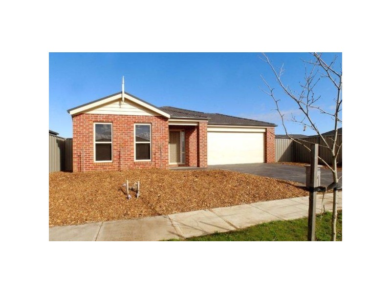 3 Northumbria Street, Cranbourne East VIC 3977