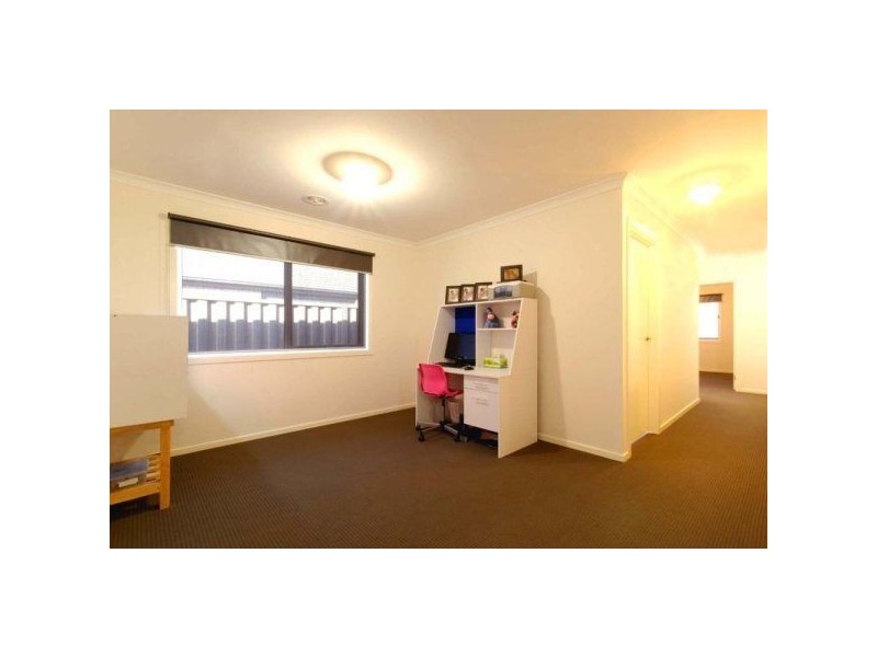 3 Northumbria Street, Cranbourne East VIC 3977