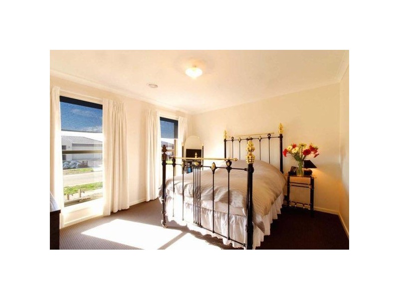 3 Northumbria Street, Cranbourne East VIC 3977