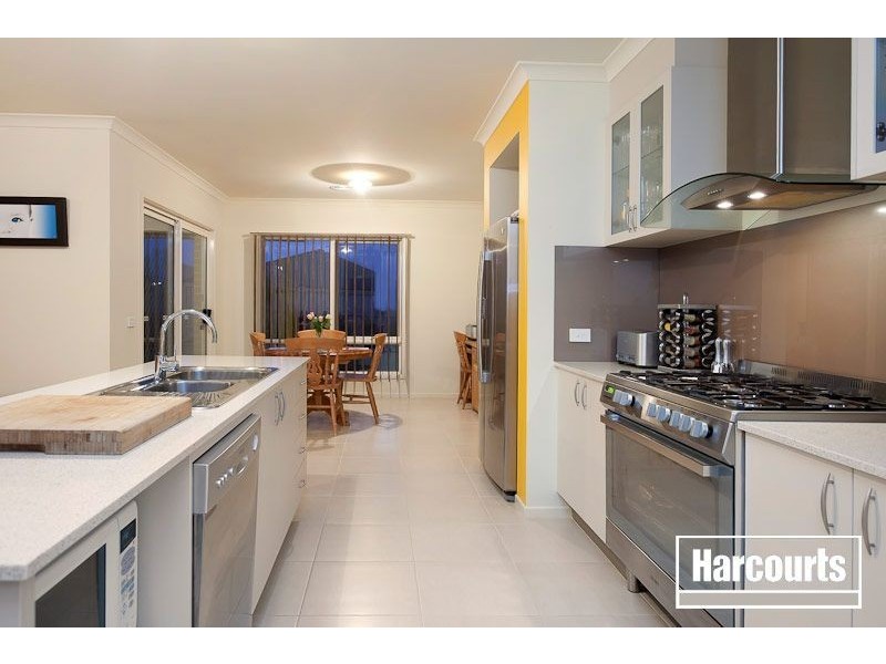 2 Cordia Avenue, Cranbourne South VIC 3977