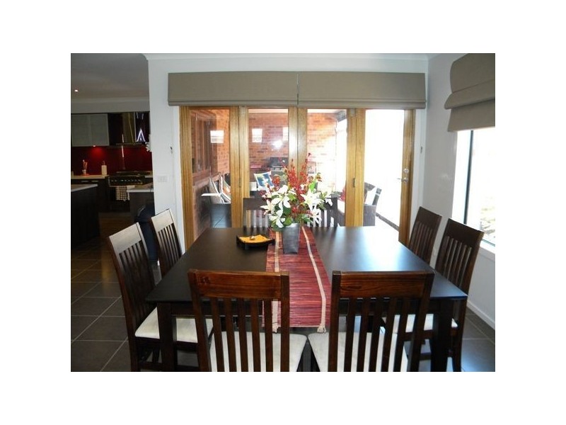 153 Rosebank Drive, Cranbourne North VIC 3977