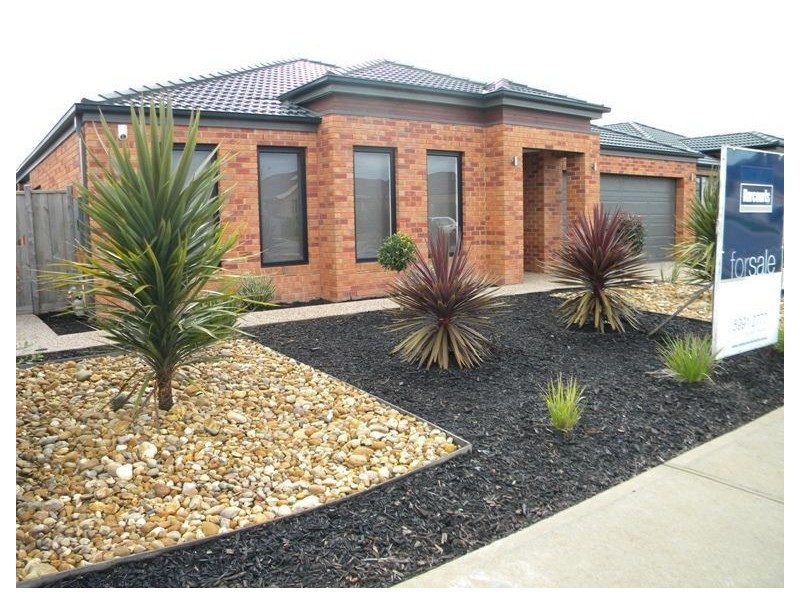 153 Rosebank Drive, Cranbourne North VIC 3977
