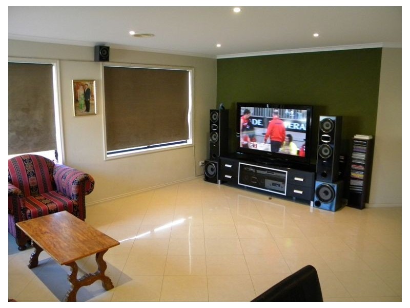 13 Barnby Grove, Cranbourne East VIC 3977