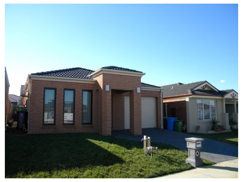 19 Pipetrack Circuit, Cranbourne East VIC 3977