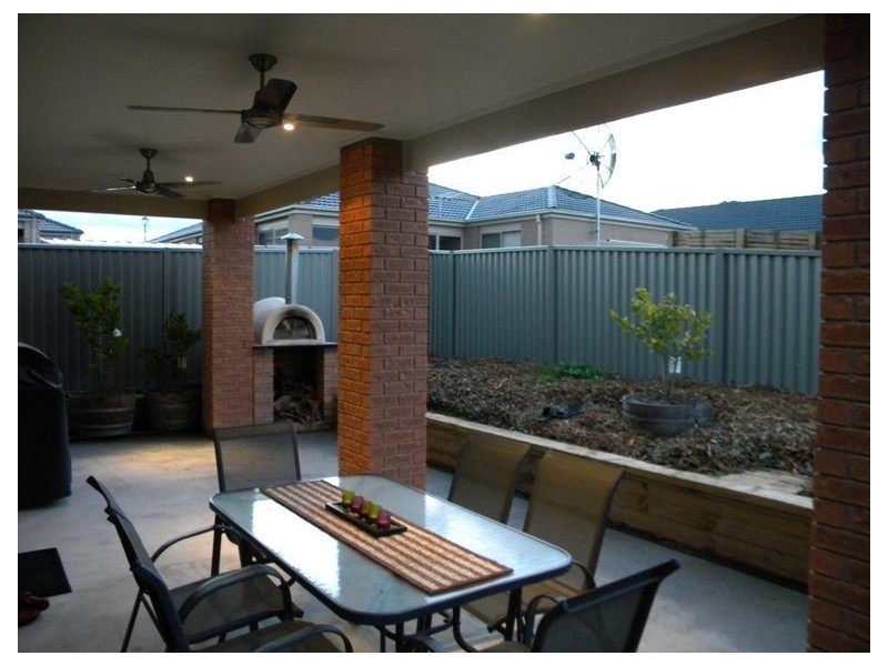 19 Pipetrack Circuit, Cranbourne East VIC 3977