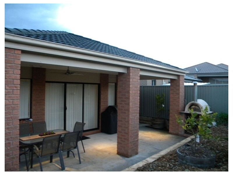 19 Pipetrack Circuit, Cranbourne East VIC 3977