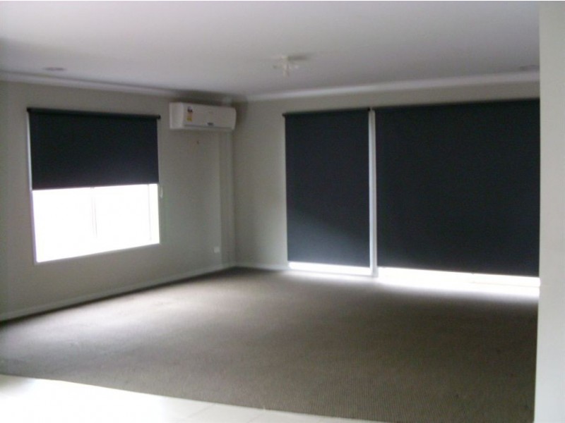 128 Rosebank Drive, Cranbourne North VIC 3977