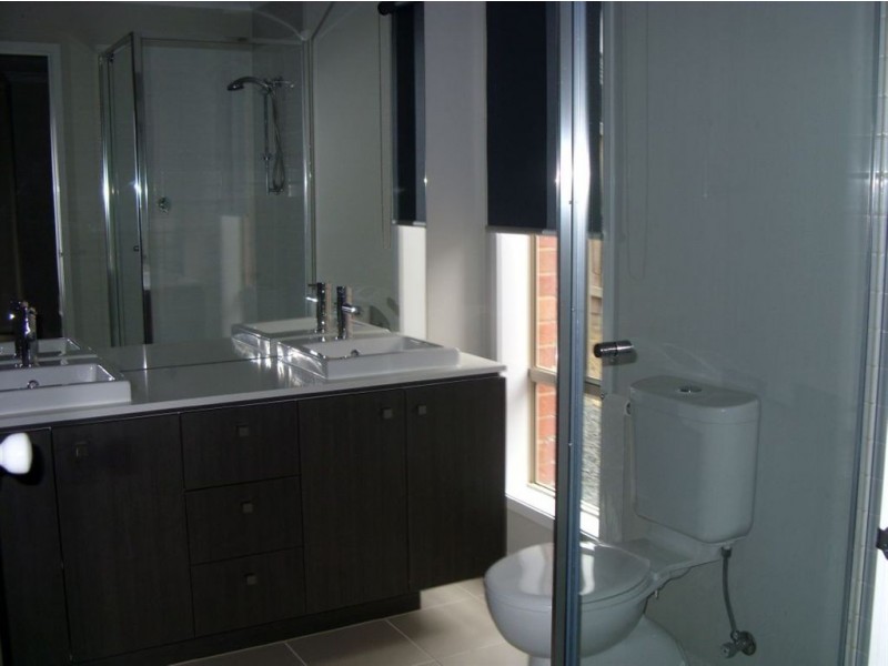 128 Rosebank Drive, Cranbourne North VIC 3977