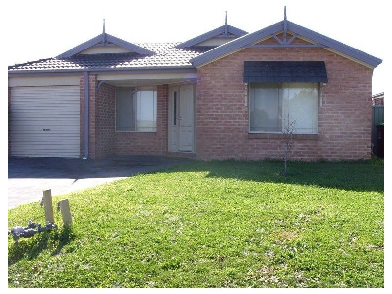 24 Maddock Drive, Cranbourne East VIC 3977